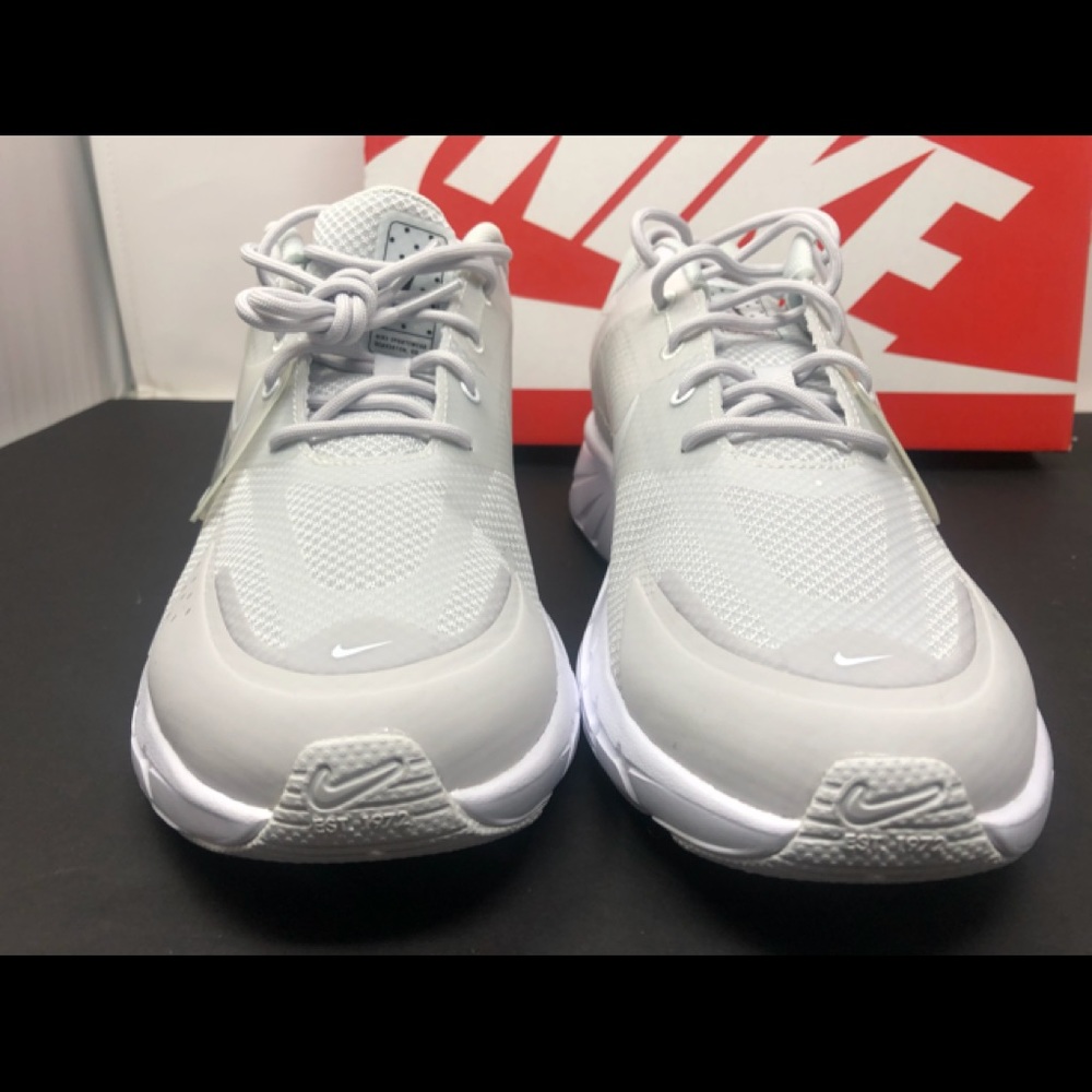 Nike futuristic, Alphina 5000 Sneakers